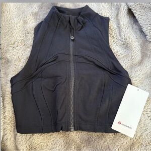 NWT Lululemon Define Cropped Full-Zip Tank *Luon
Black SZ 6 NWT $78 retail.